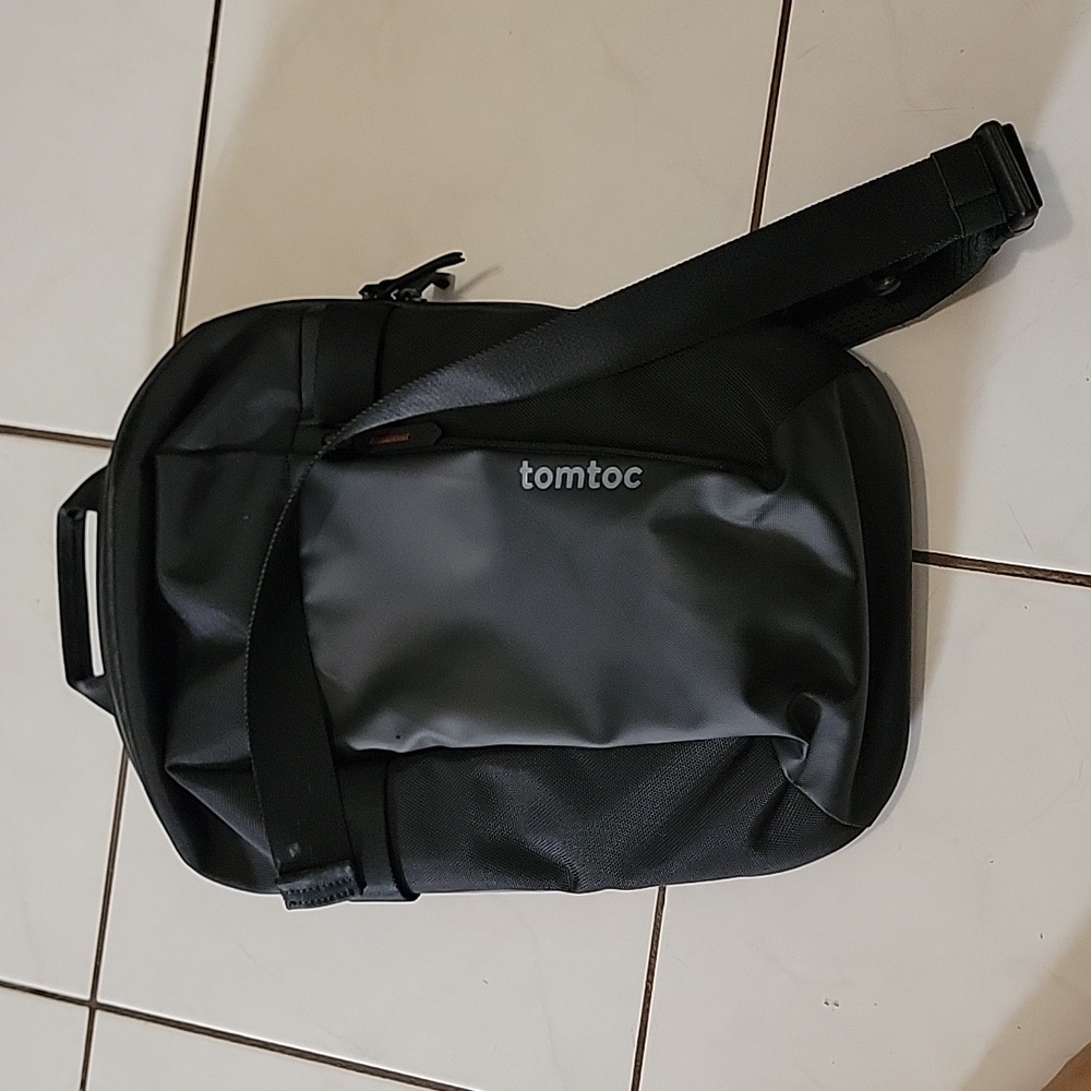 TOMTOC Sling bag